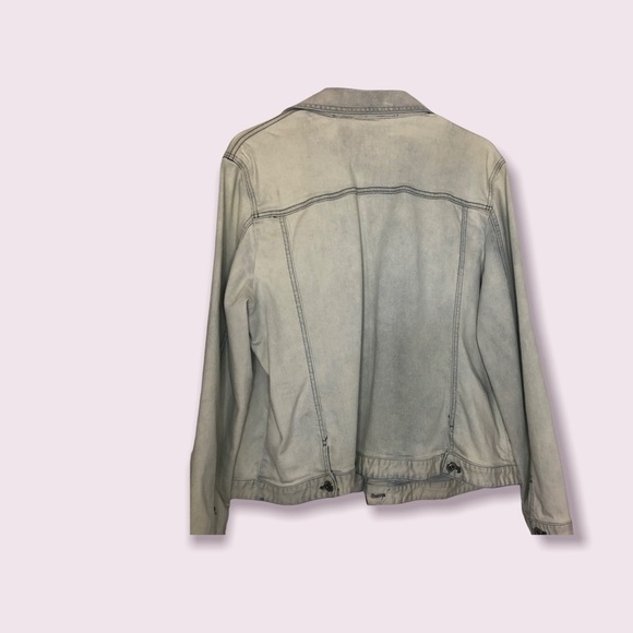 Chico’s Women’s Denim Jacket Acid washed Stonewashed Size 3 - Picture 5 of 6